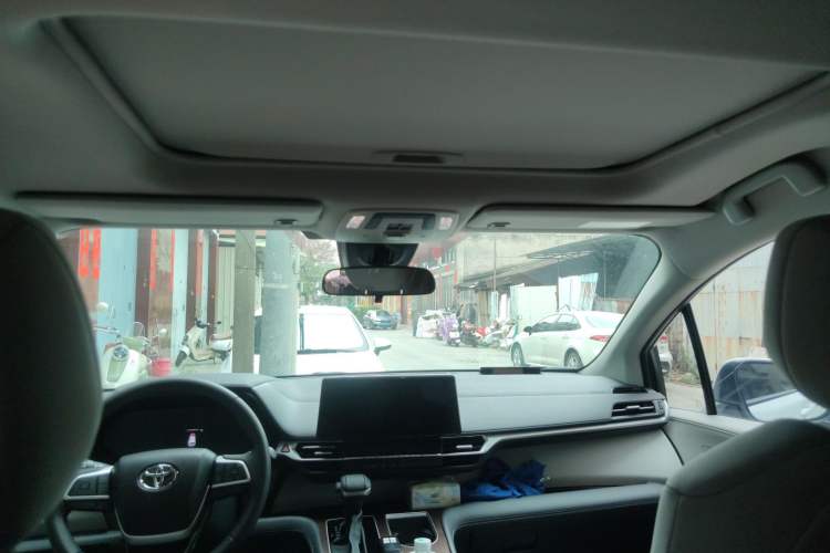 Used Toyota Sienna 2026 Model 2.5L Dual-Engine Two-Wheel-Drive Comfort Edition