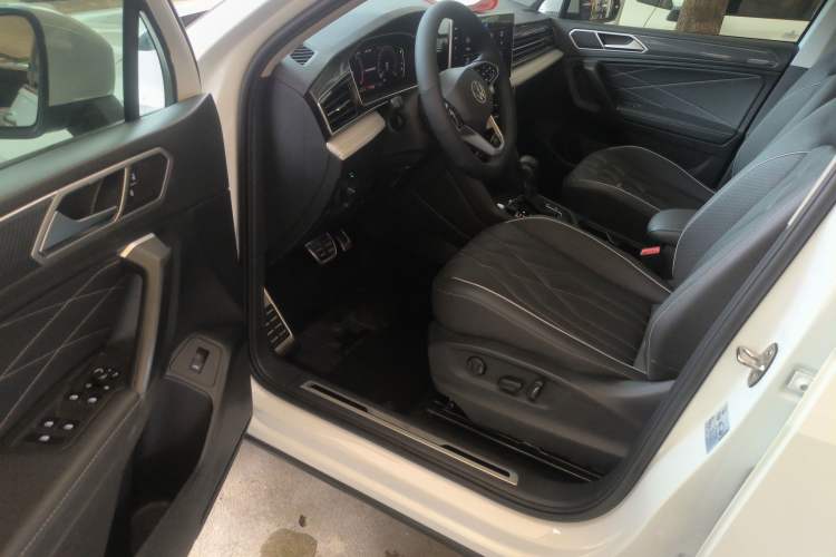 Used Volkswagen Tiguan L 2023 330TSI Automatic Two-Wheel Drive R-Line Enjoyment Edition
