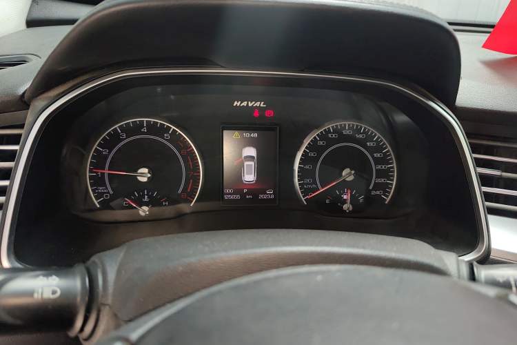 Used Haval H6 2017 Red Label 2.0T Automatic Two-Wheel Drive ZhiShang Model
