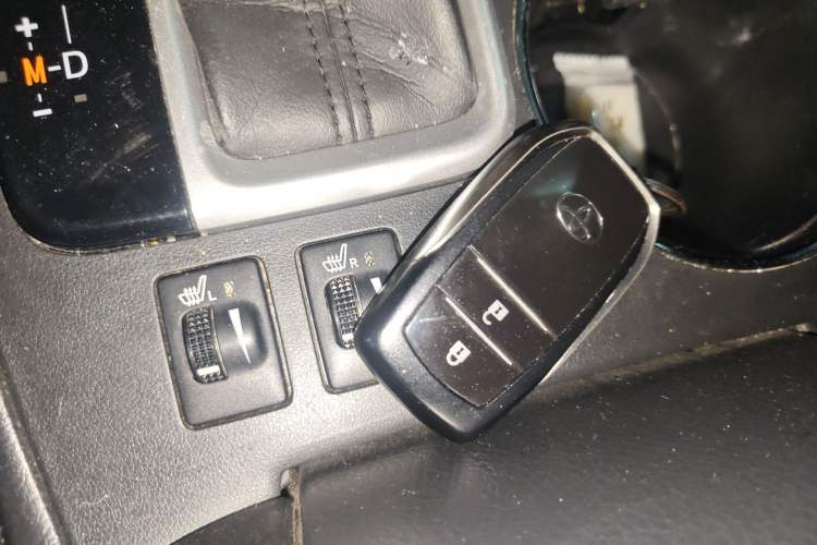 Used Toyota Highlander 2015 2.0T Four-Wheel Drive Luxury Edition 7-Seater Vehicle Key