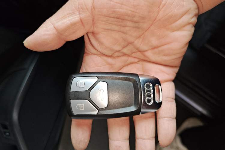 Used Audi Q5L 2022 40T Luxury Dynamic Model Vehicle Key