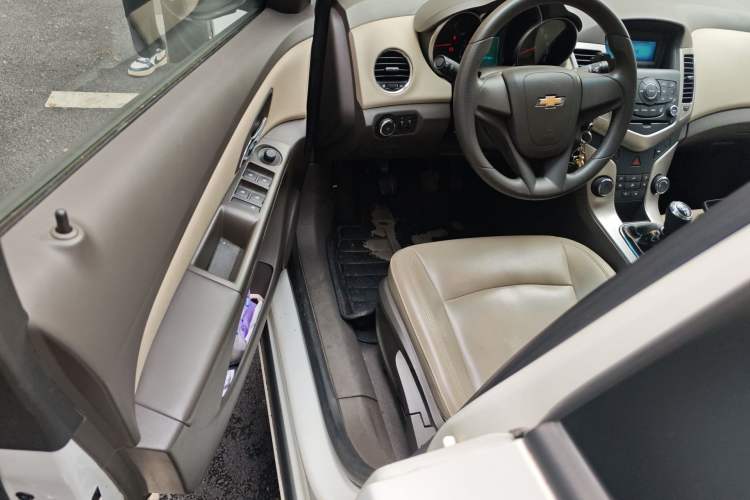 Used Chevrolet Cruze 2015 1.5L Classic SL MT Driver Seat