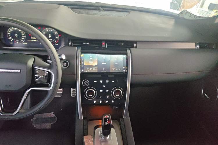 Used Land Rover Discovery Sport 2022 249 PS Metropolitan Edition 5 Seats Audio And AC Panel