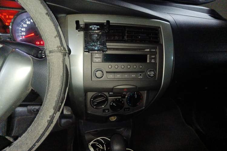 Used Nissan Livina 2013 JINRUI 1.6XV CVT Luxury Edition Audio And AC Panel