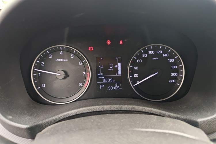 Used Hyundai ix25 2015 1.6L Automatic Two-Wheel-Drive Deluxe DLX Model Instrument Cluster