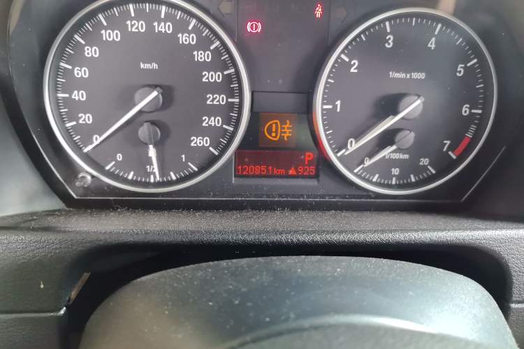 Used BMW X1 2010 sDrive18i Luxury Model Odometer Close Up