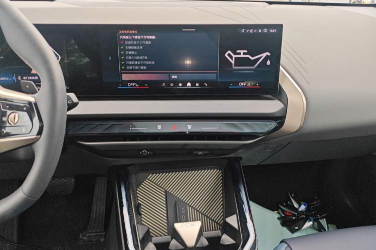 Used BMW X3 2025 xDrive25L Luxury Package Audio And AC Panel