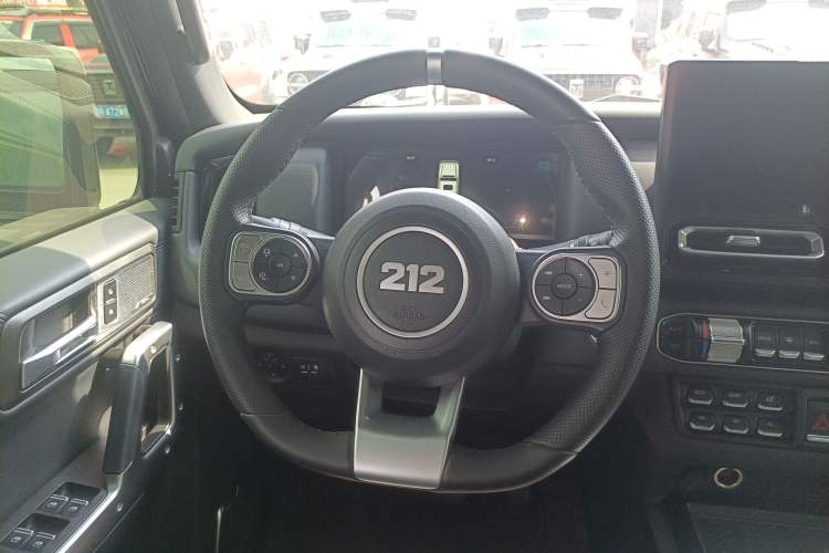 Used 212 T01 2024 2.0T Explorer
