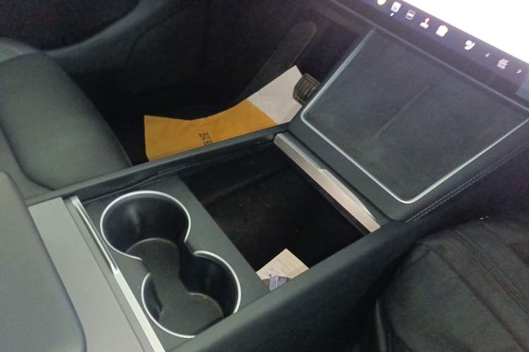 Used Tesla Model Y 2025 Long-Range All-Wheel-Drive Version