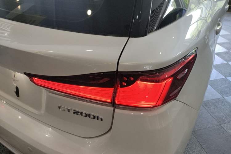 Used Lexus CT 2017 CT200h Elite Edition Solid Color China V Standard
