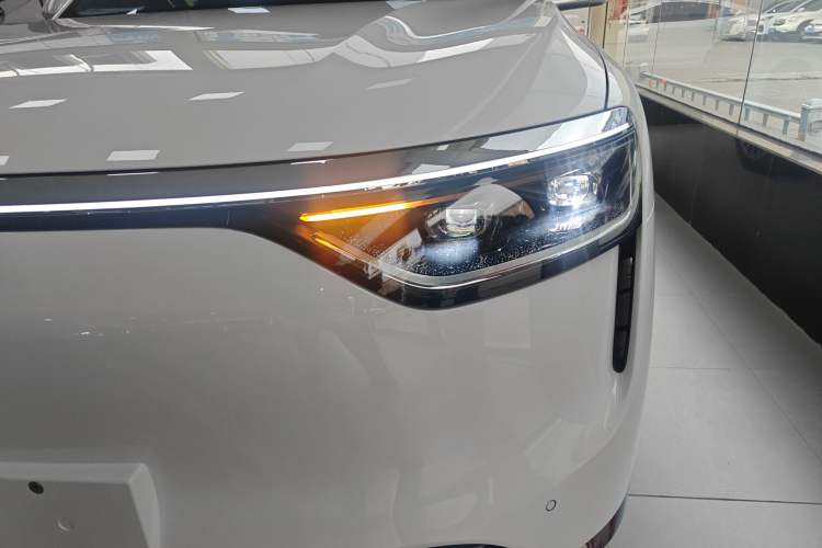 Used Hima AITO M8 2025 Extended-Range Ultra Version 53.4 kWh 6-Seater Edition