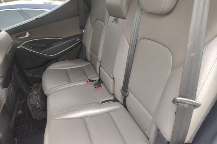 Used Hyundai Santa Fe Classic 2013 Revised Version 3.0L Four-Wheel Drive Flagship Edition Euro IV Left Rear Seat