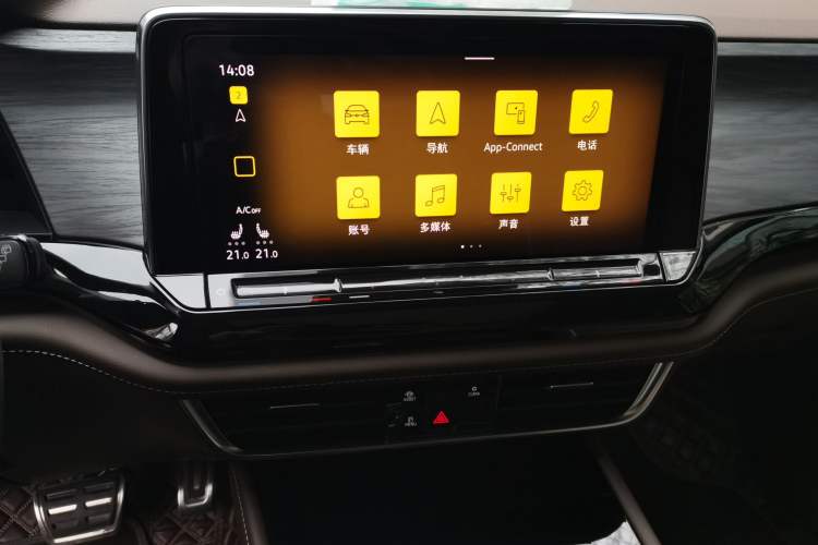 Used Volkswagen Viloran 2022 380TSI Prestige Edition Audio And AC Panel