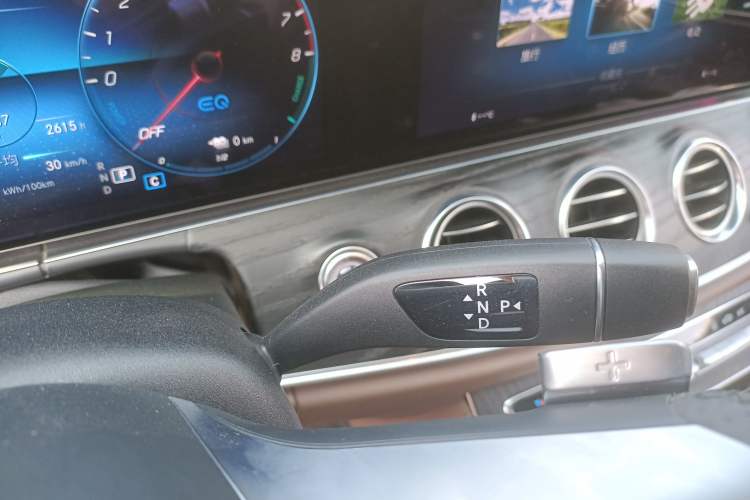 Used Mercedes-Benz E-Class New Energy 2022 Restyled E 350 e L Plug-in Hybrid Sports Sedan Gear Lever