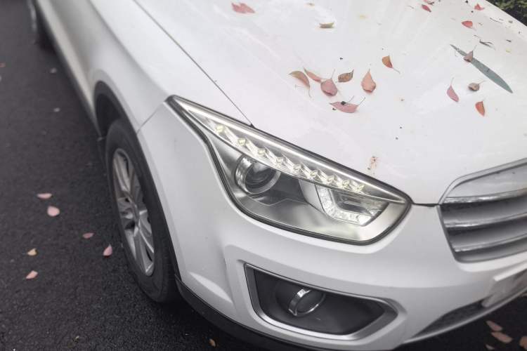 Used Bestune X80 2015 1.8T Automatic Luxury Model Right Front Headlight