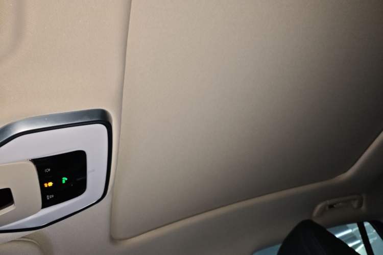 Used Hongqi H5 2024 2.0T Automatic Smart Connect Flagship Edition Headliner