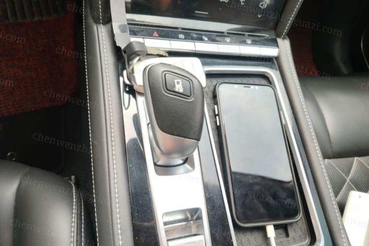 Used Venucia Star 2020 260T Automatic 48V Mild Hybrid Turbocharged Starry Edition Gear Lever