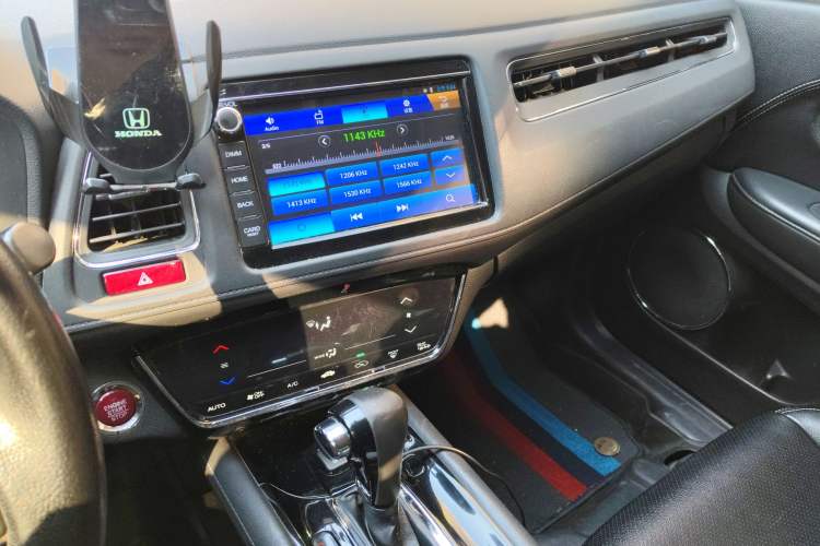 Used Honda Vezel 2017 1.8L CVT Two-Wheel Drive Luxury Model Audio And AC Panel