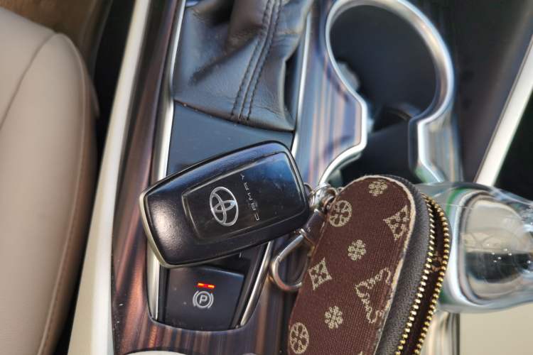 Used Toyota Camry 2018 2.0G Luxury Edition
