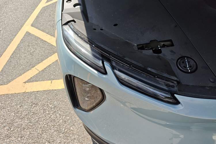 Used Nio EC6 2023 75 kWh Right Front Headlight