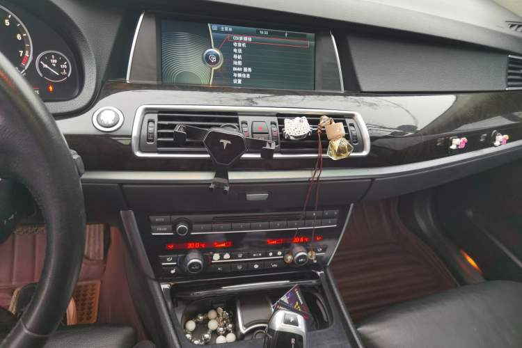Used BMW 5 Series GT 2010 535i Leading Model Audio And AC Panel