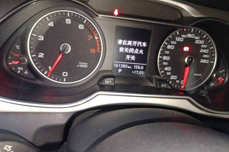 Used Audi A4L 2015 35 TFSI Automatic Comfort Model Odometer Close Up