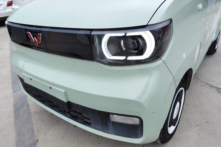 Used Wuling Hongguang MINIEV 2021 Macaron Sandwich Model 120 km Lithium Iron Phosphate