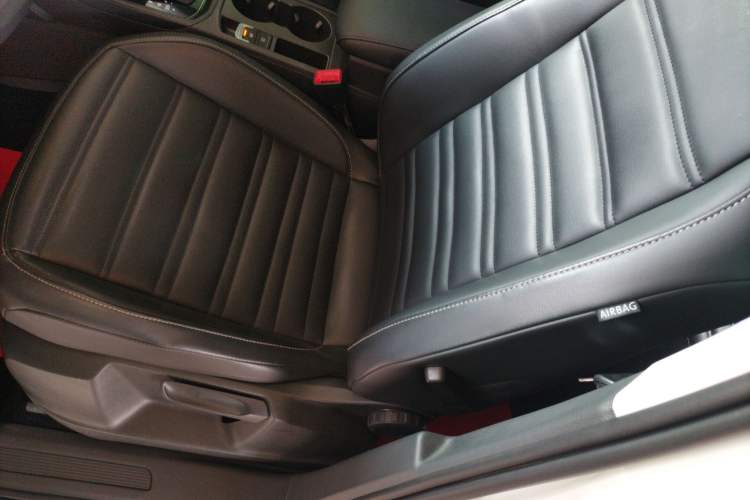 Used Volkswagen Touran 2018 Volkswagen Touran L 280TSI DSG Comfort Edition 7 Seats China VI Standard Left Front Seat