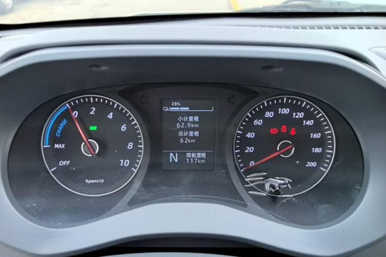 Used Wuling Yangguang 2024 300KM Comfort Version Passenger Van 75kW