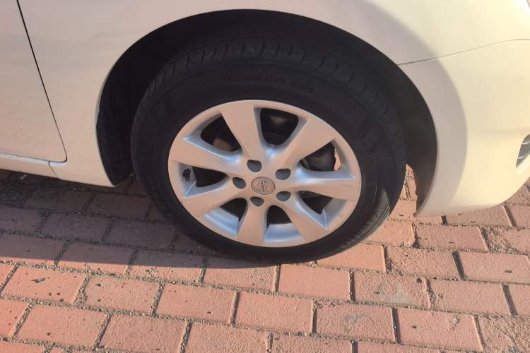 Used Nissan Tiida 2011 1.6L CVT Smart Version Right Front Wheel Hub