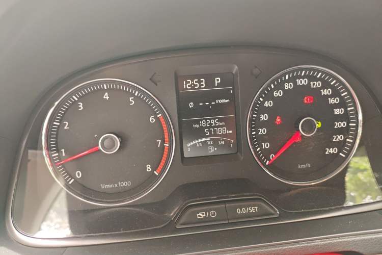 Used Volkswagen Lavida 2013 1.4TSI DSG Comfort Edition Odometer Close Up