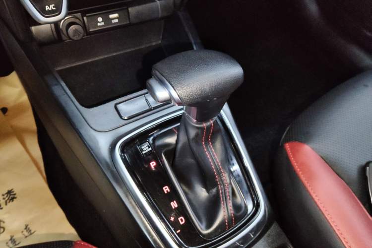 Used Kia KX Cross 2017 1.4L AT GLS Gear Lever