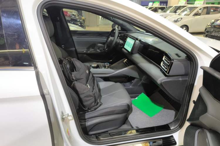 Used BYD Qin L 2024 DM-i 80KM Leading Model
