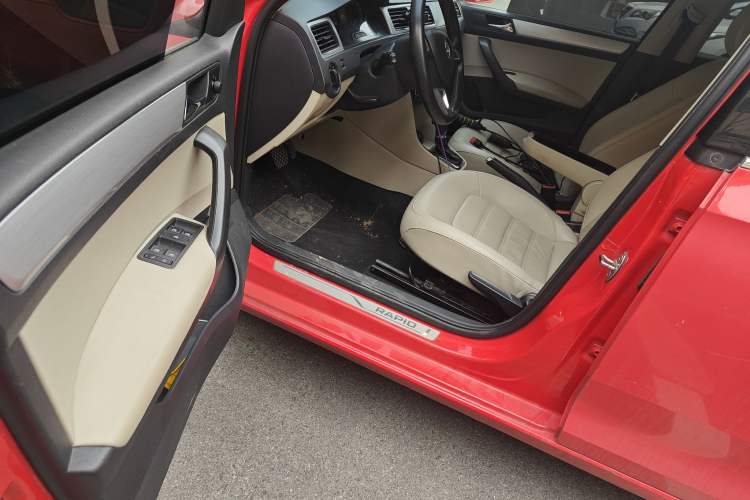 Used Skoda Rapid Spaceback 2014 1.6L Automatic Enjoyment Edition