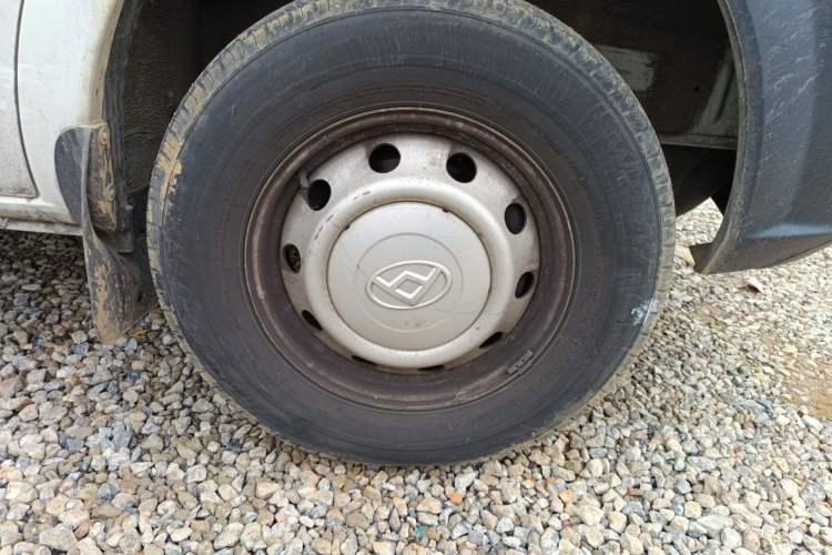 Used SAIC MAXUS Xintu V80 2020 2.5T Manual Classic City Delivery King Short Wheelbase Mid-Roof Design 2/3 Seats
