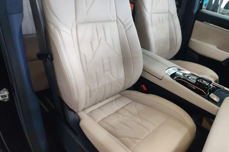 Used Zeekr 009 2024 7-Seater Walk-Through Version Four-Wheel Drive 108 kWh Right Front Seat