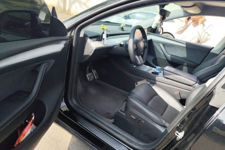 Used Tesla Model Y 2023 Rear-Wheel-Drive Version
