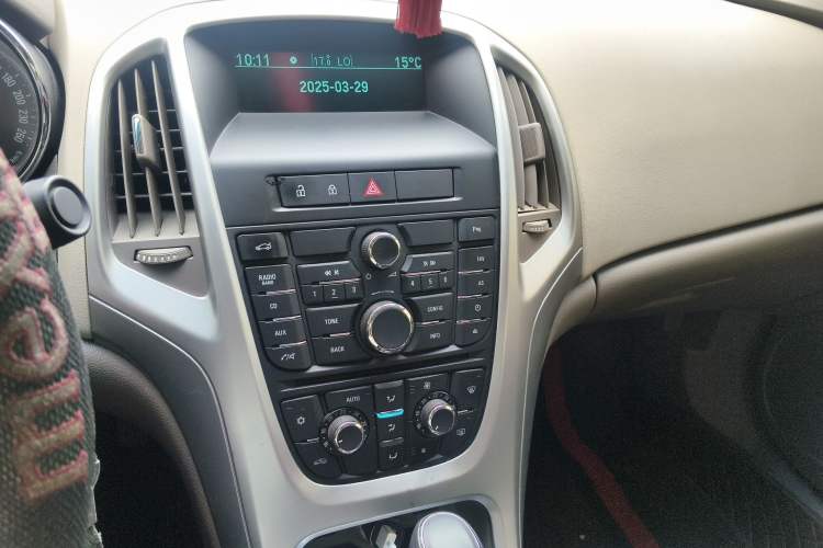 Used Buick GT 2013 GT 1.6L Automatic Fashion Edition Audio And AC Panel