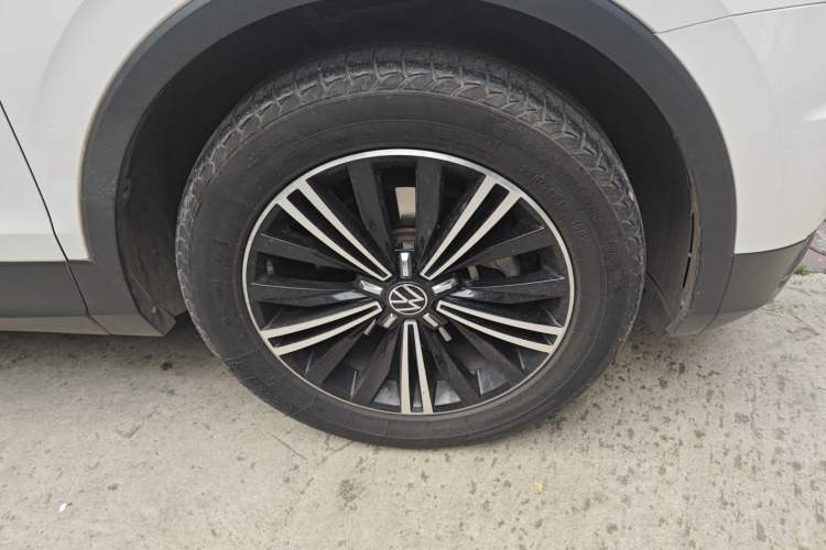 Used Volkswagen Tiguan L 2020 330TSI Automatic Two-Wheel Drive Luxury Edition China VI Standard Right Front Wheel Hub