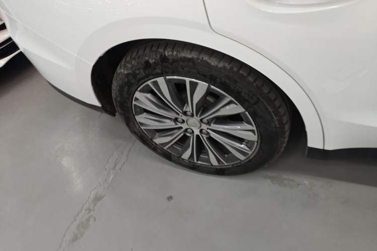 Used Hongqi E-QM5 2022 431 km Charge & Enjoy Edition Right Rear Wheel Hub