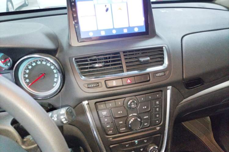 Used Buick Encore 2015 1.4T Automatic Two-Wheel Drive Urban Elite Version
