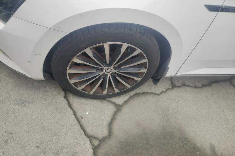 Used Skoda Superb 2016 TSI330 DSG Smart Drive Edition Left Front Wheel Hub