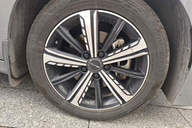 Used BYD Destroyer 05 2022 DM-i 55KM Prestige Model Right Front Wheel Hub