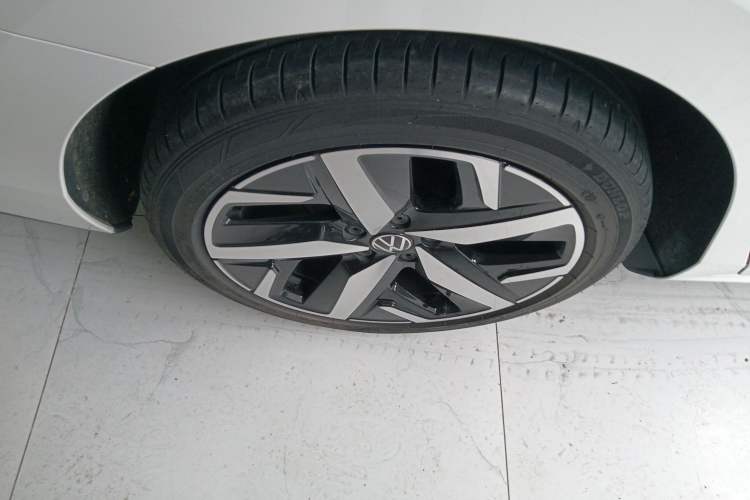 Used Volkswagen Lamando 2023 Lavida L 280TSI DSG Cool & Spicy Edition Right Rear Wheel Hub