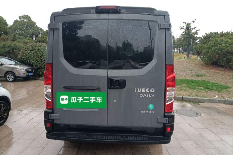 Used Iveco Eurocargo 2021 3.0T Automatic Chao Rui Short Wheelbase Low-Roof Side-Sliding Door F1C