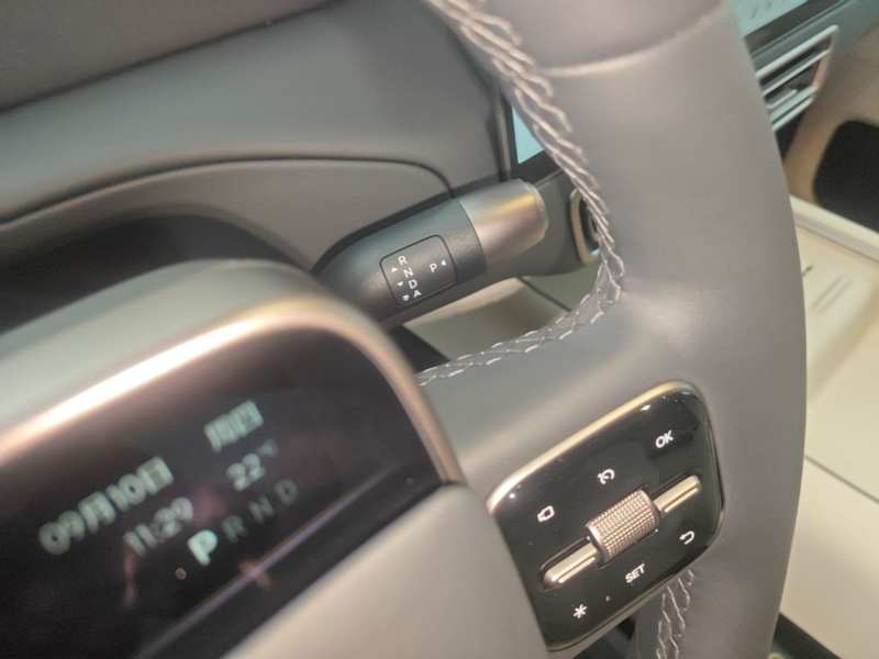 Used Li Auto MEGA 2025 Home Family Special Edition — 13