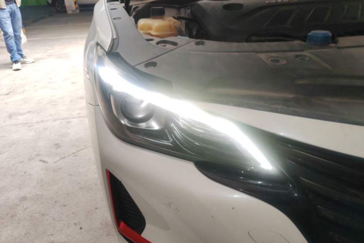 Used CHANGAN Ruicheng CC 2021 Blue Whale Edition 1.5T DCT Luxury Model Right Front Headlight