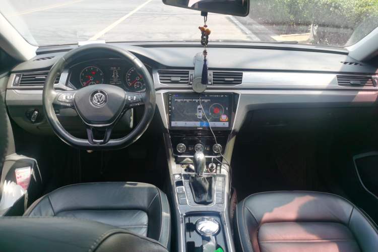 Used Volkswagen Passat 2017 330TSI DSG Luxury Edition Center Console