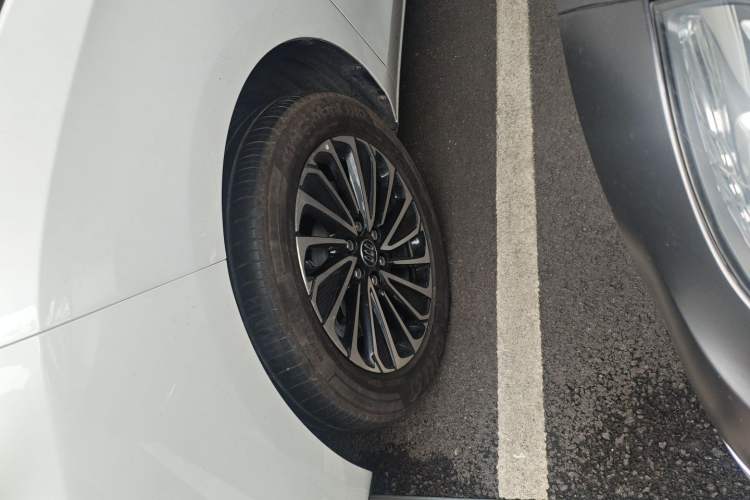 Used Buick GL8 New Energy 2025 Lu Shang Luxury Edition 7-Seater Left Front Wheel Hub