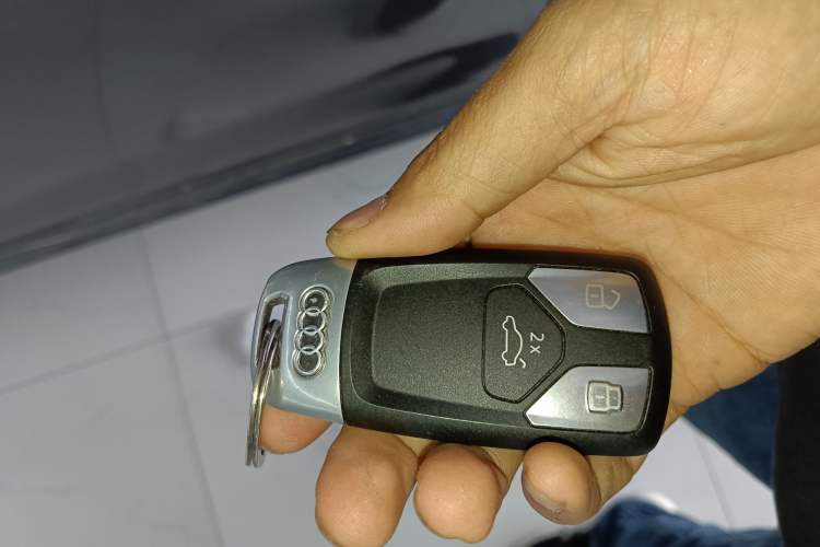 Used Audi A4L 2022 40 TFSI Fashion Dynamic Model Vehicle Key